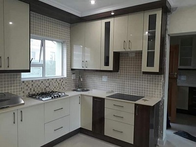 Beautiful 2 color kitchen